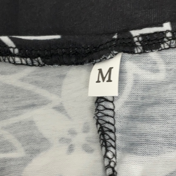 NWOT black and whited printed dress, size M(6) - Picture 5 of 7